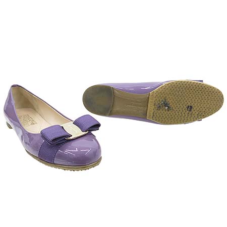 Ferragamo(��󰡸�) VARA ���� ���̴�Ʈ ����ΰ� �ٶ���� �÷� �����뱸�� �̹���2 - ���̺��� �߰���ǰ