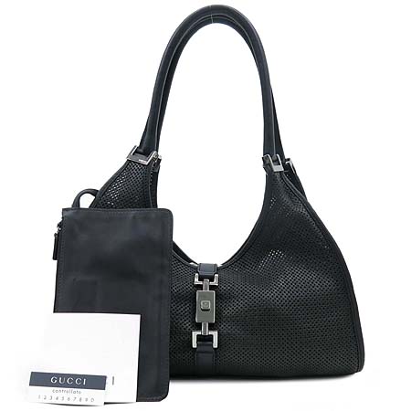 ����  �����