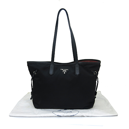 �����  �����