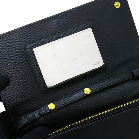 Prada(�����) 1M1361 SAFFIANO METAL NERO ���ǾƳ� ���� ����ΰ� Ŭ��ġ ���� ũ�ν��� �̹���4 - ���̺��� �߰���ǰ