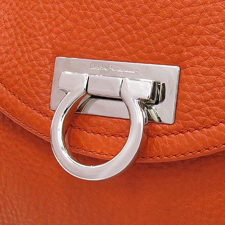 Ferragamo(��󰡸�) 21 C180 ���� ��ġ�� �ΰ� ������ ���� ����� �̹���4 - ���̺��� �߰���ǰ