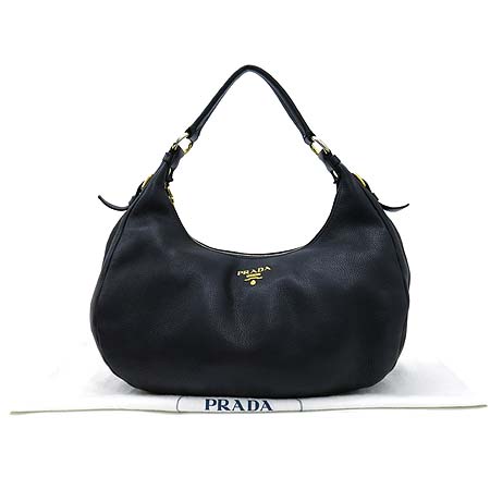 �����  �����