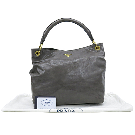 �����  �����