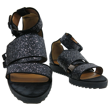 �����  ����