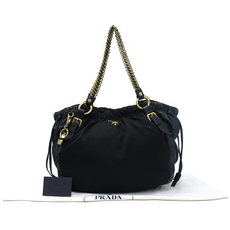 �����  �����