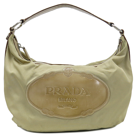 �����  �����