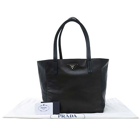 �����  �����