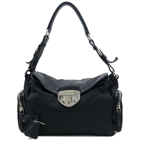 �����  �����