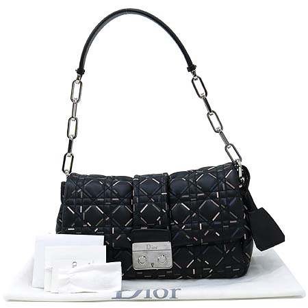 ���  �����