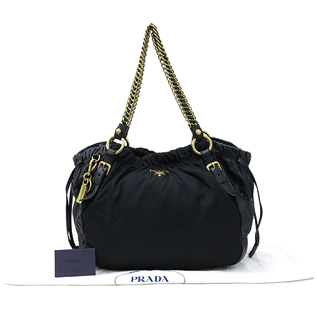 �����  �����