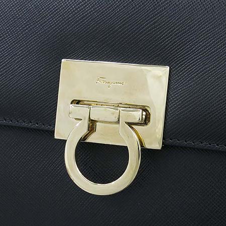 Ferragamo(��󰡸�) 21 0160 ���� ��ġ�� �ΰ� �� ��Ŭ ���� ���ǾƳ� ���� �̴� ��ÿ ��Ʈ�� + �����Ʈ�� �̹���4 - ���̺��� �߰���ǰ