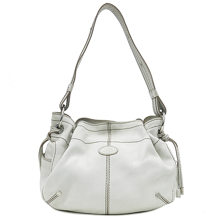 ����  �����