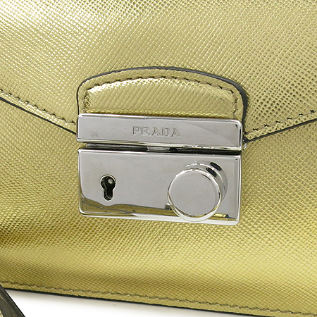 Prada(�����) BN2662 ��� ���ǾƳ� ��Ʈ�� Ŭ��ġ�� ũ�ν��� �̹���4 - ���̺��� �߰���ǰ