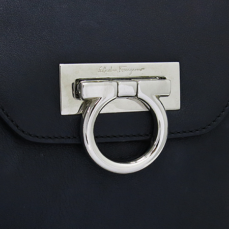 Ferragamo(��󰡸�) 21 4402 ���� ���� ��ġ�� ����� �̹���3 - ���̺��� �߰���ǰ