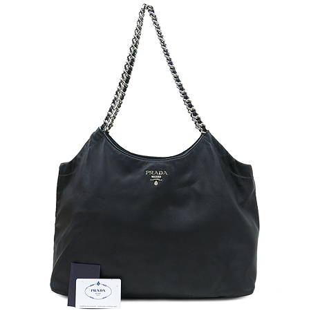 �����  �����