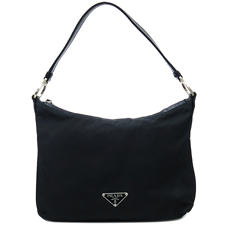 �����  �����