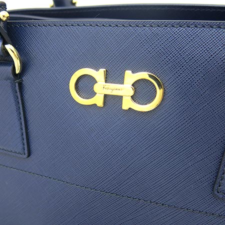 Ferragamo(��󰡸�) 21 D940 ���̺� ���ǾƳ� ���� �ΰ� 2WAY [��������] �̹���4 - ���̺��� �߰���ǰ