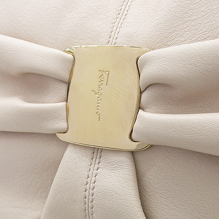 Ferragamo(��󰡸�) 21 C337 ���������� �Ÿ� ���� �ٶ���� ȣ�� ����� �̹���4 - ���̺��� �߰���ǰ