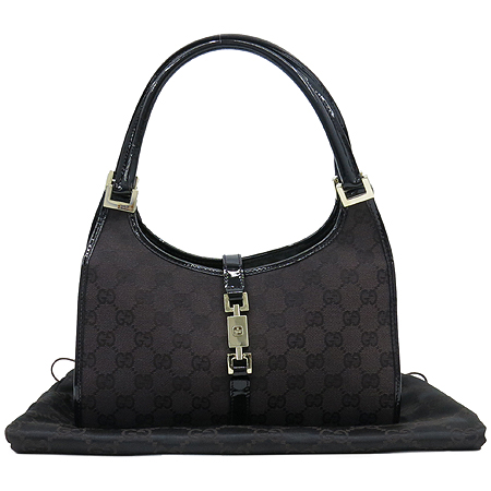 ����  �����