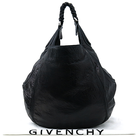 �����  �����