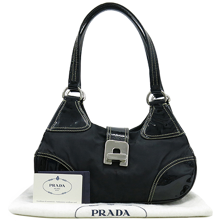 �����  �����