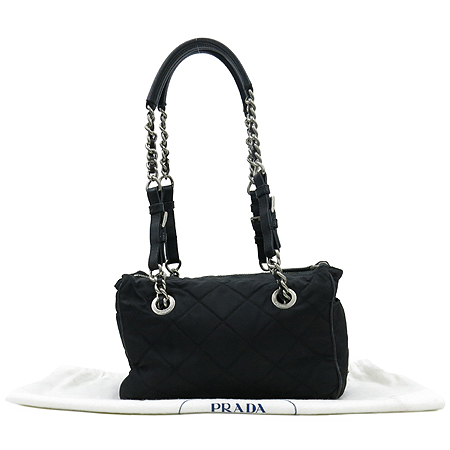 �����  �����