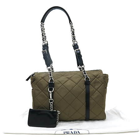 �����  �����