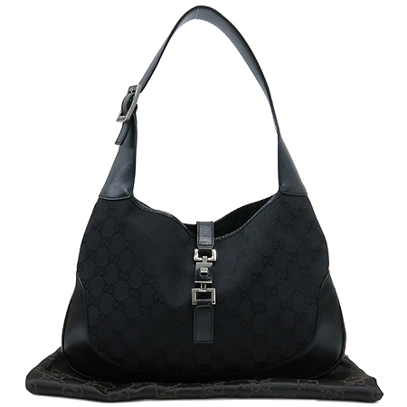 ����  �����