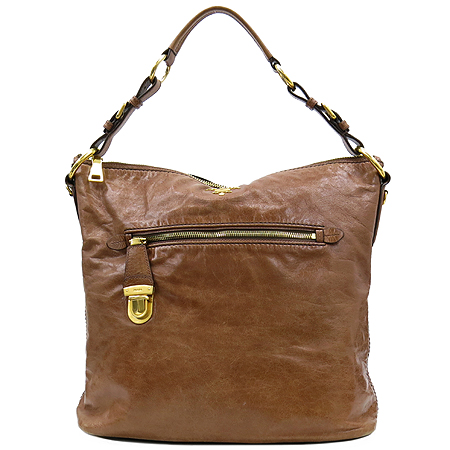 �����  �����