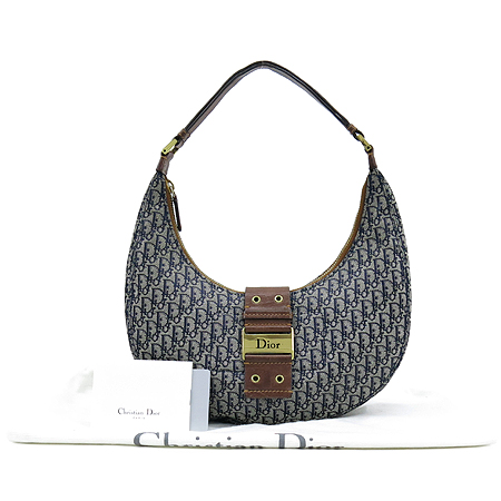 ���  �����