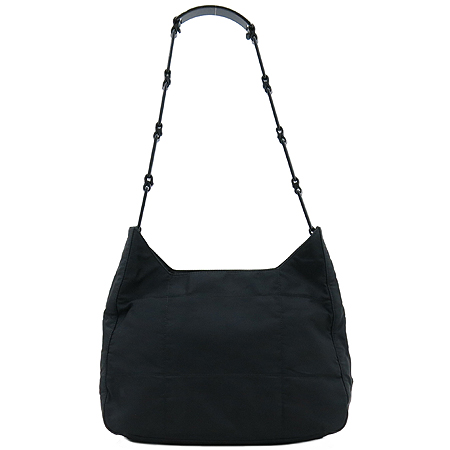 �����  �����