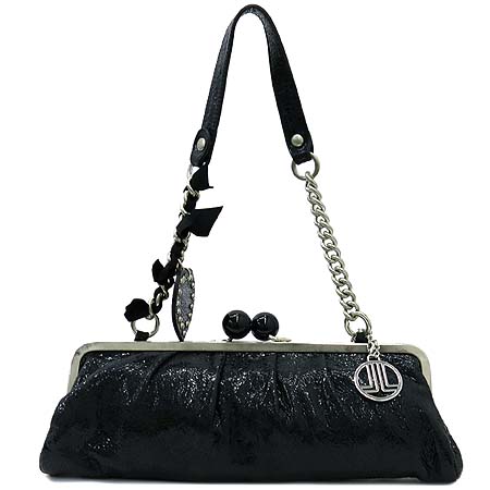 ����  �����