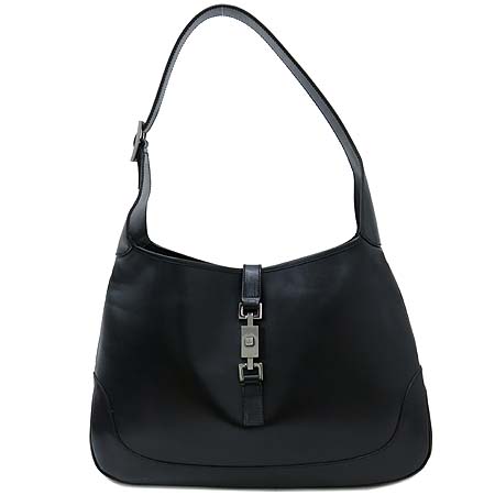 ����  �����