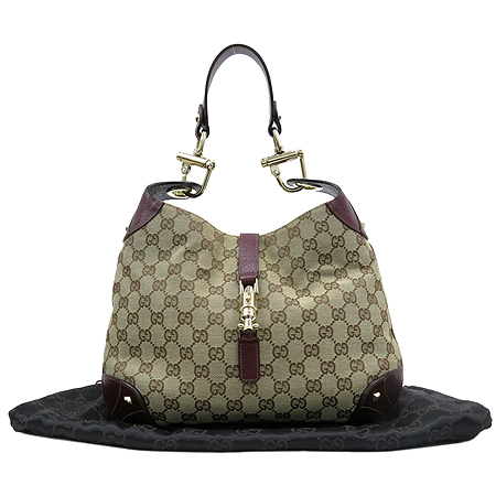 ����  �����