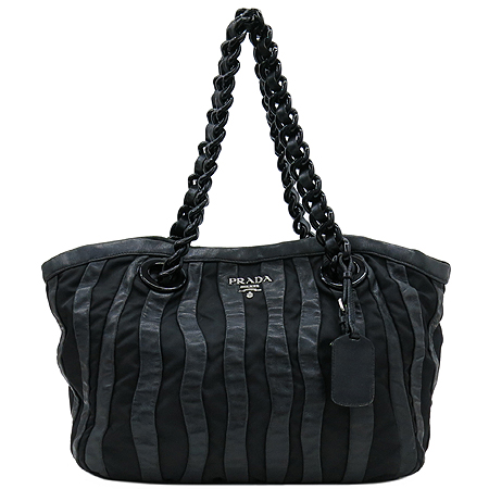 �����  �����