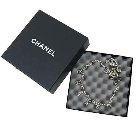 ����  �����