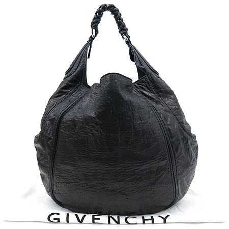 �����  �����