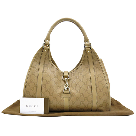 ����  �����