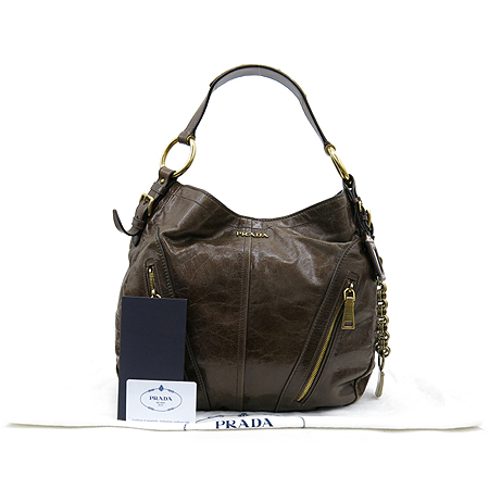 �����  �����