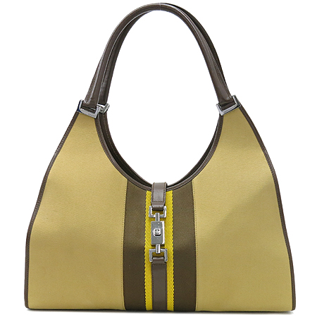 ����  �����