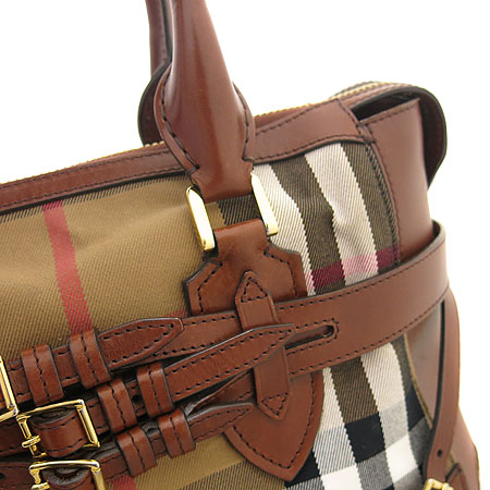 Burberry(������) ���� �ΰ� ��Ʈ ��� �Ͽ콺 üũ ���� ���� Ʈ���� ��Ʈ�� + ��� ��Ʈ�� [��õ ������] �̹���4 - ���̺��� �߰���ǰ