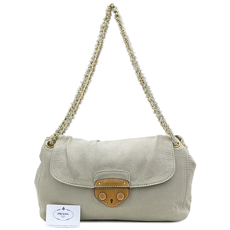 �����  �����