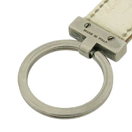 Ferragamo(��󰡸�) 22 0108 ���� ��ġ�� ŰȦ�� �̹���2 - ���̺��� �߰���ǰ