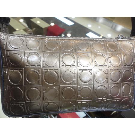 Ferragamo(��󰡸�) 21 b098 ��ġ�� �ΰ� ��巹�� �̴ϼ����w<û�ֱ�õ������> �̹���4 - ���̺��� �߰���ǰ