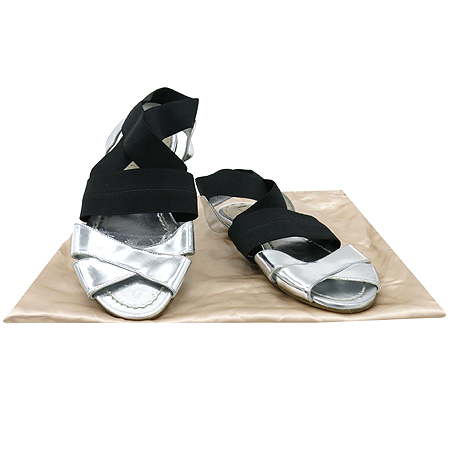 �����  ����