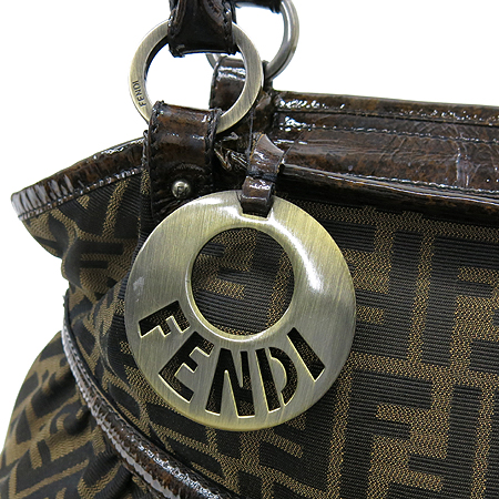 Fendi(���) 8BH186 ��� ��� FF ��ī �ΰ� �к긯 ���̴�Ʈ ���� Ʈ���� �� ����� �̹���3 - ���̺��� �߰���ǰ
