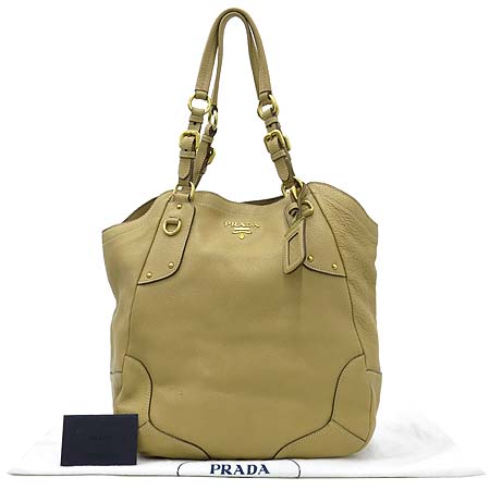 �����  �����