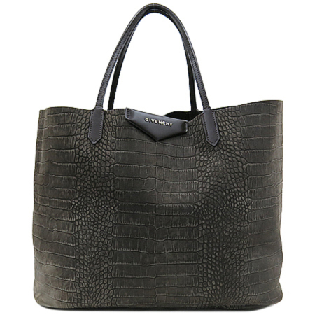 �����  �����