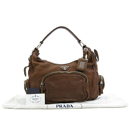 �����  �����