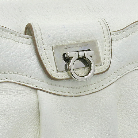 Ferragamo(��󰡸�) 21 7381 ȭ��Ʈ���� ���� ��ġ�� �ΰ� ��� �̴� ����� �̹���4 - ���̺��� �߰���ǰ